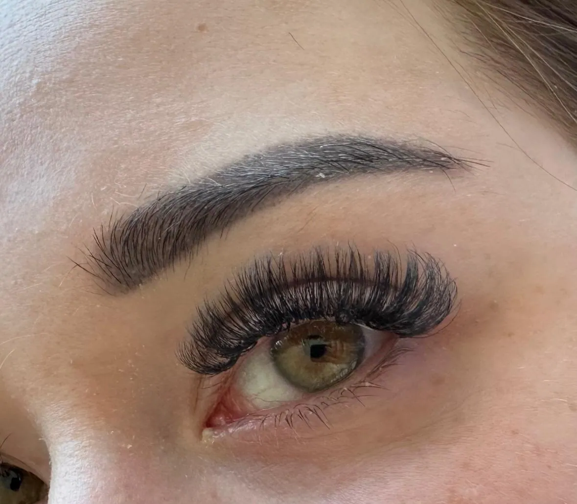 Augenbrauen & Wimpern